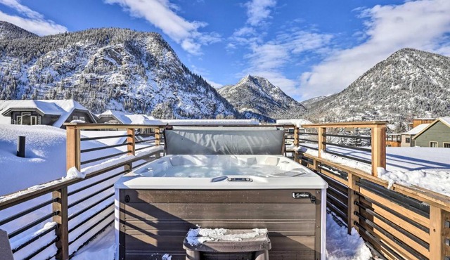 7 Mi to Copper Mountain Frisco Retreat with Hot Tub
