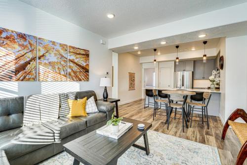 7 Mi to Park City Mtn! Multi-Level Unit w/Balcony