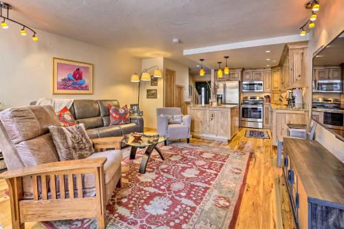 7 Mi to Ski: Waterfront Townhome in Frisco!