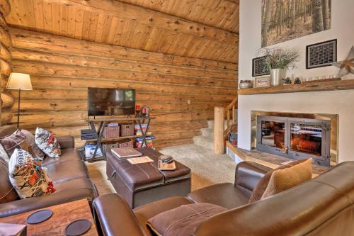 8 Mi to Gondola: Cozy Breckenridge Cabin w/Deck!