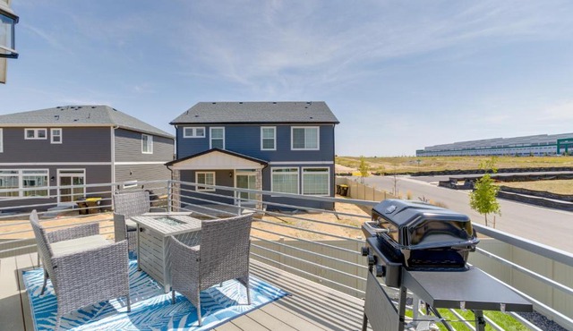 9 Mi to Airport: Pet-Friendly Aurora Home w/Deck