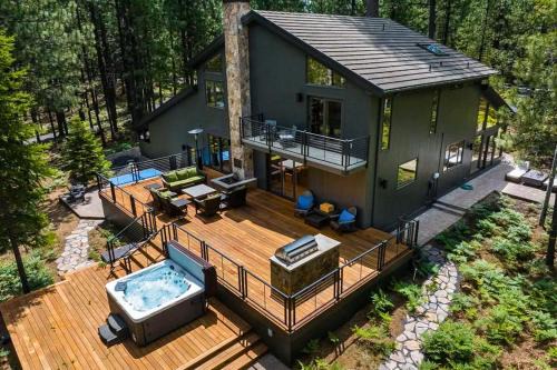 A modern mountain retreat designed for gathering comfort and connection