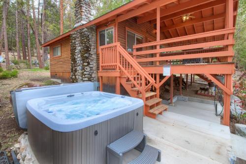 Acorn Alley- inside Yosemite w/spa/firepit/sauna/EV