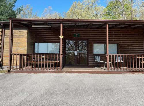Adjoining Cabin #7B on Patoka Lake in Southern Indiana