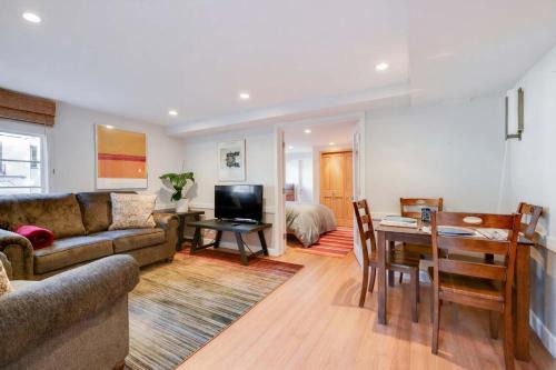 Aesthetically Elegant Downstairs Unit in Oakland