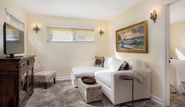 Affordable Executive Getaway — blocks to Beach and Funk Zone