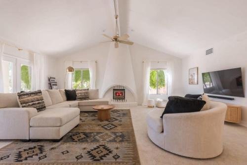 Airway to Heaven - Joshua Tree Home w Cowboy Tub