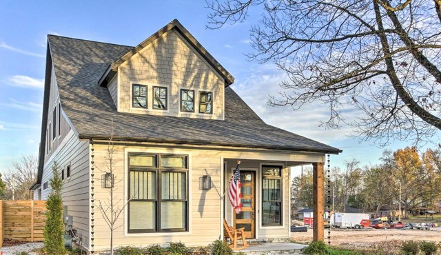 Airy Bentonville Studio < 1 Mile to City Square!