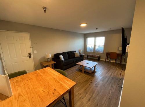 Aksarben 1 Bedroom-Close to I-80