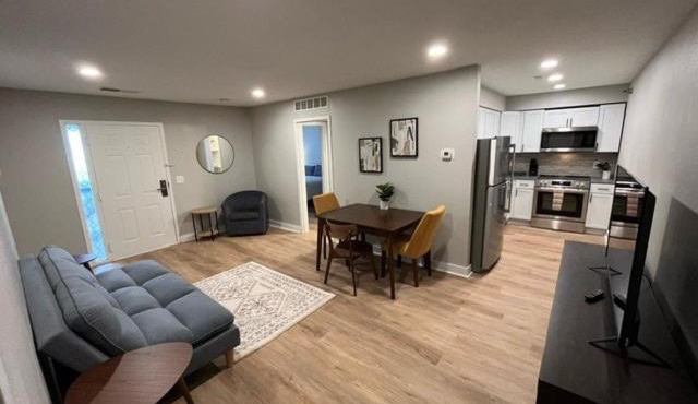 Aksarben Area 2 BD-2 BA by UNO