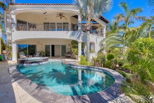 All-Inclusive Beach Casa between two 5-Star Hotels