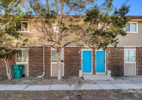 All New! Convenient Location! Sleeps 6