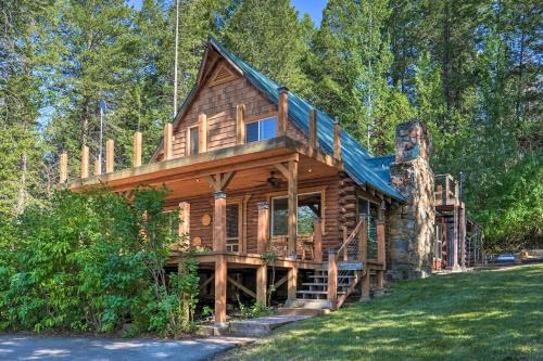 Alpine Adventures: Cozy Log Cabin w/Deck & Views!