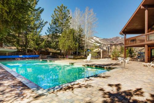 Alpine Gem - Pools Hot Tubs Tennis - Walk 5 Mins to Lift & 8 Mins to Dining