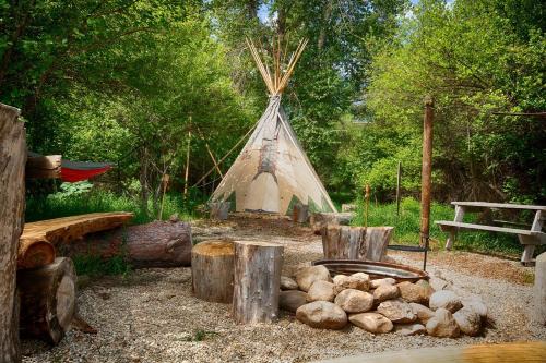Amazing Nature Escape by the Payette River - Cool Pet-Friendly Teepee near Boise, Idaho