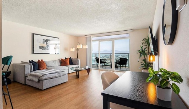Amber Tide - Bright 1BR Marina Gem Ocean View