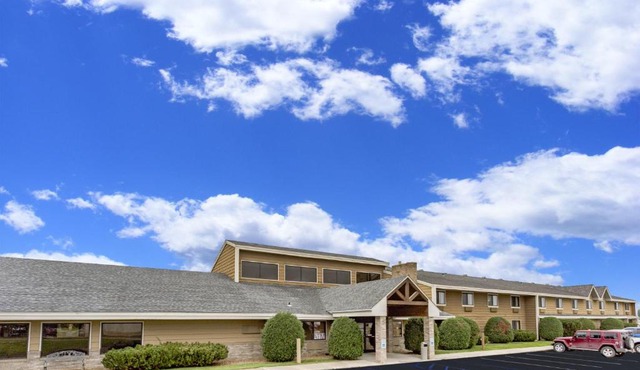 AmericInn by Wyndham Dickinson