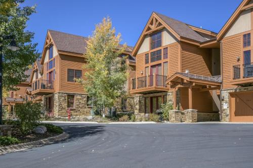 Antlers Gulch 303 by SummitCove Lodging in Colorado
