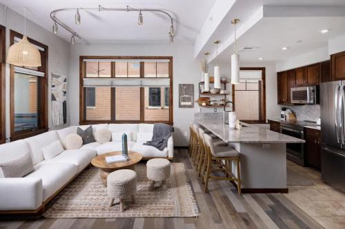 Apres Chic at Howelson Place