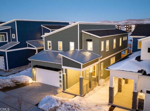 Apres Retreat 5br 3.5ba hot tub sleeps 14 BBQ