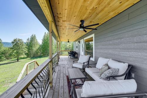 Arkansas Retreat w/Deck, Fire Pit & Mtn Views!