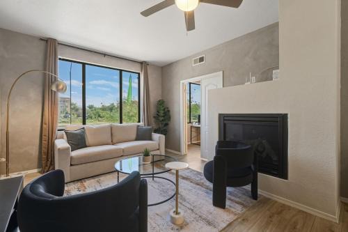 Ascent 1008 Cozy 2BR I 2BA - Pool - Gym - Free Parking