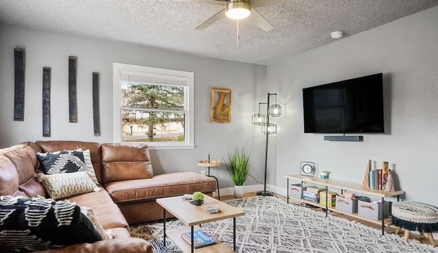 Autumn House 3BR Near Garden of Gods