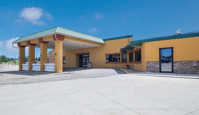 Badlands Inn & Suites