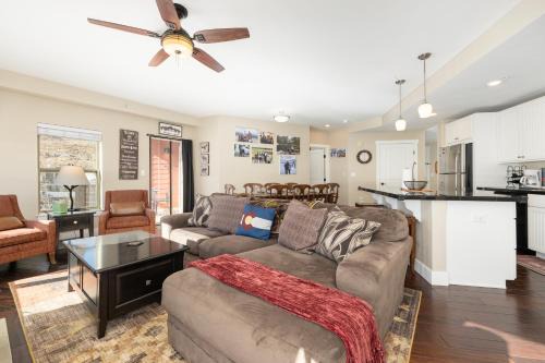 Base Camp Cir #305