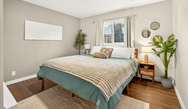 Basecamp GP- Private Unit in Quiet Duplex Near Downtown