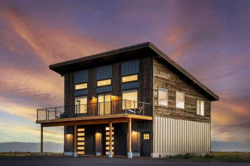 Basecamp Stays: Teton Views Huge Deck Stargazing