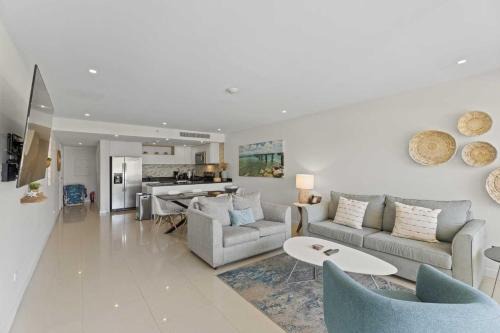Beachfront - Superior View 3BR condo - E225