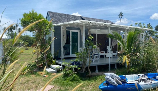 Beachfront Tiny House, Koh Samui, Thailand with FREE Rowboat in Amphoe Koh Samui