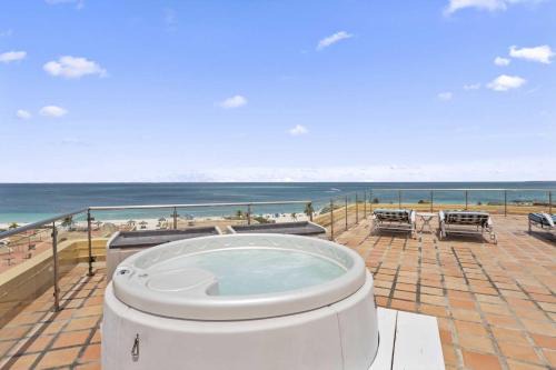 Beachfront - Ultimate Penthouse 3+BR condo - BG531