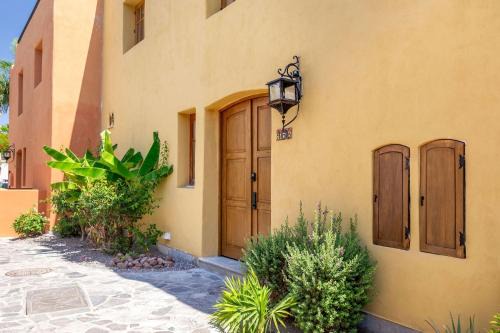 Beautiful Home, in front of the community pool By Casago