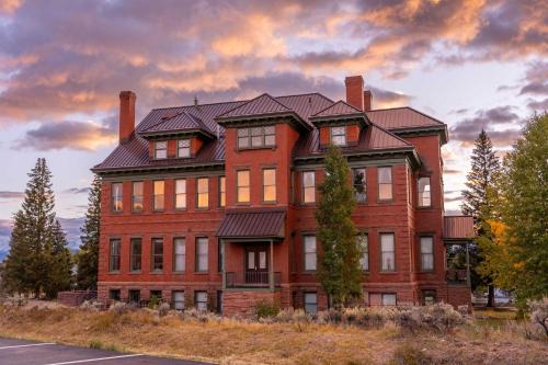 Beautiful Mountain Views in Iconic Building