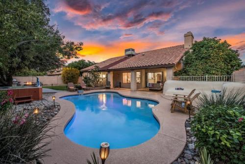 Beautiful Scottsdale Escape Heated Pool, Spa, & Putting Green