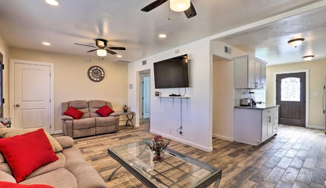 Beautiful Tuscon House about 1 Mi to Downtown!
