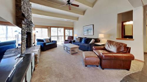 Beautifully Remodeled 4 Bedroom Condo with Loft! Closest to Ski Adventure! Snowbird 201