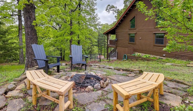 Beaver Lake Vacation Rental w/Private Hot Tub!