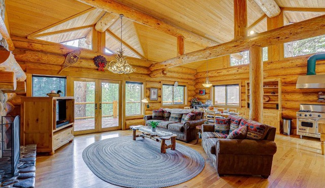 Bend Getaway with Cozy Fireplace