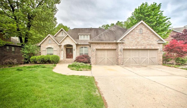 Bentonville Home w/Pool Table, 2 Mi to Downtown!