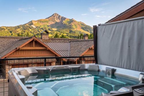 Big Sky Basecamp - Deck Hot Tub Mtn Views