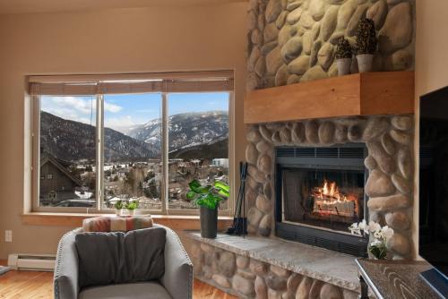 Big Sky Escape - Private Patio & Grill