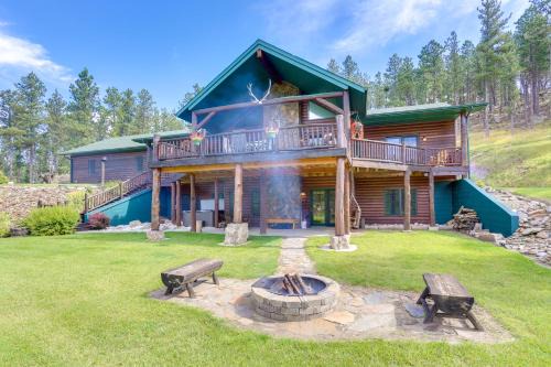 Black Hills Cabin: Hot Tub, Game Room & Deck