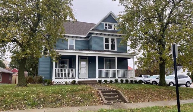 Blue House on Main - Pet Friendly