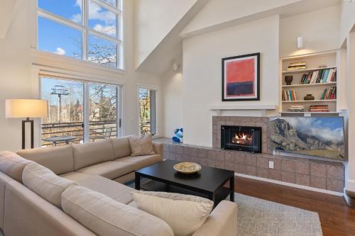 Blue Mesa 4 LiftSide Condo Hot Tub Access 3Bd 2.5Ba Sleeps 8