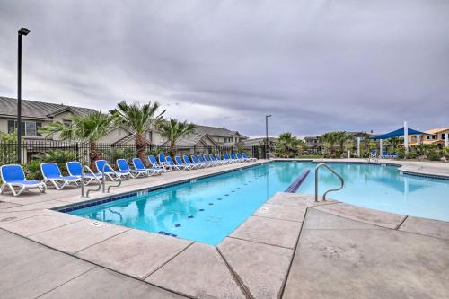 'Blue Sky Get-a-Way' Townhome w/Patio, Grill