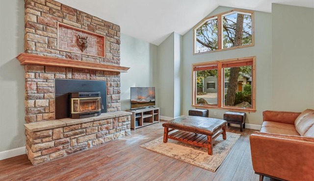 Bluebird Song Prime Flagstaff Location Outdoor Retreat with Fenced Yard and Firepit