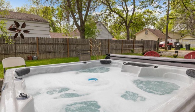Bo's Rusty Relic Central Billings near park, hospital, shared hot tub, sauna